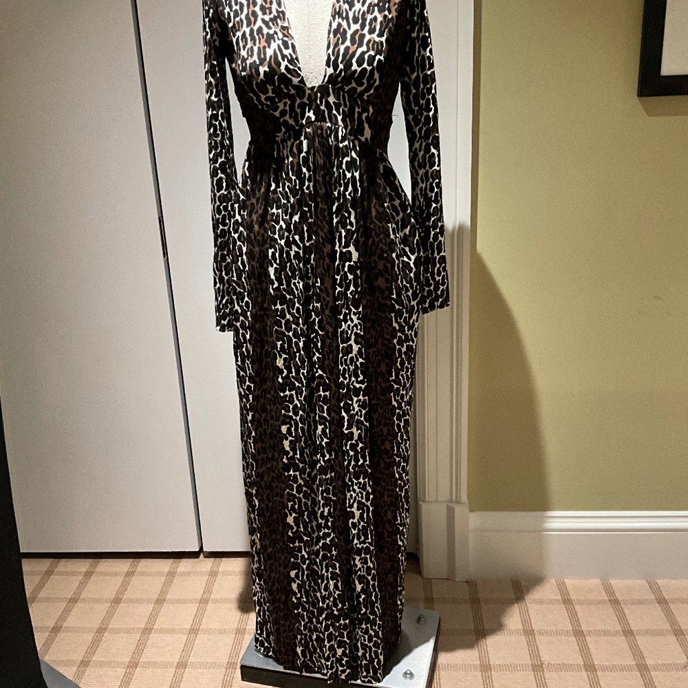 Beautiful animal print stretch maxi dress with pockets. Size Medium.Nadia Tarr